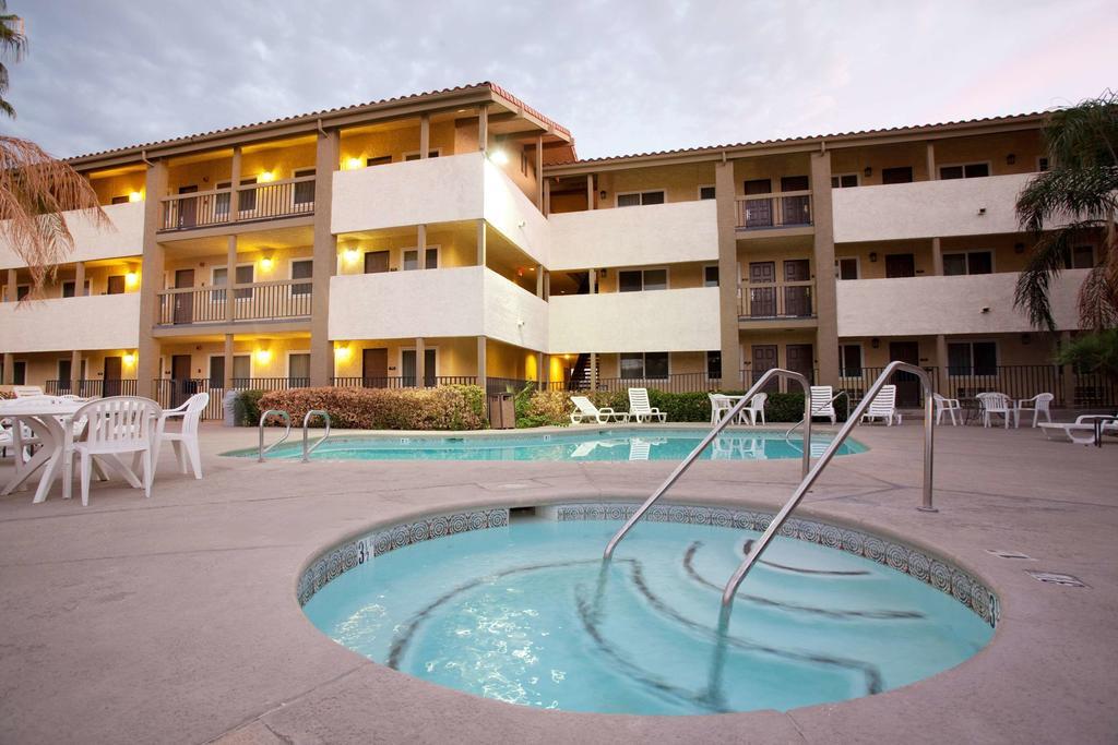 Red Lion Inn & Suites Cathedral City Palm Springs 外观 照片